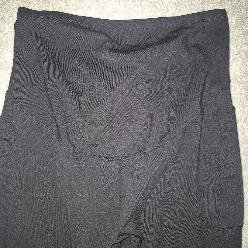 High-Waisted Black Maternity Leggings - Picture 3 of 4